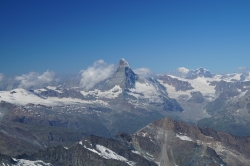 Das Matterhorn in der Ferne