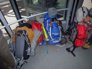 Jede Menge Gepäck brauchen wir für die fünf Tage auf dem Gletscher