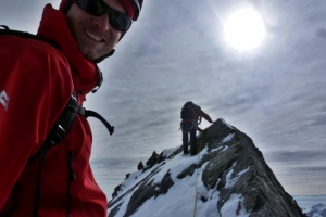 Kurze Kletterpassagen beim Abstieg über den Südost-Grat