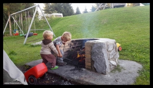 Kids und Lagerfeuer