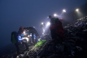 Schnell noch mal die Route prüfen, während es ganz langsam hell wird