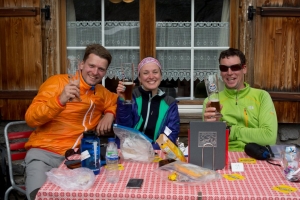 Zurück am Berghotel Schwarenbach gönnen wir uns unser verdientes Weizenbier