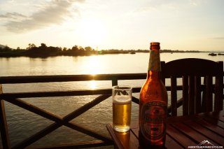 Bierchen im Sonnenuntergang auf Don Det
