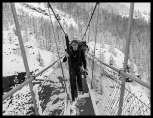 Kay auf der Hängebrücke