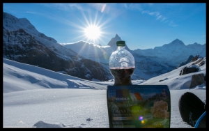 Rotwein und Essen mit frischem Parmesan - Bergsteiger Deluxe Abendessen