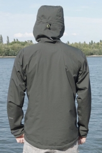 Die schmale Alpine Fit Passform der Gryphon Jacket