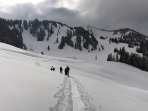 Auf zum Rangiswanger Horn. Im Hintergrund der Große Ochsenkopf