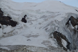 Schon diverse Seilschaften auf dem Gletscher