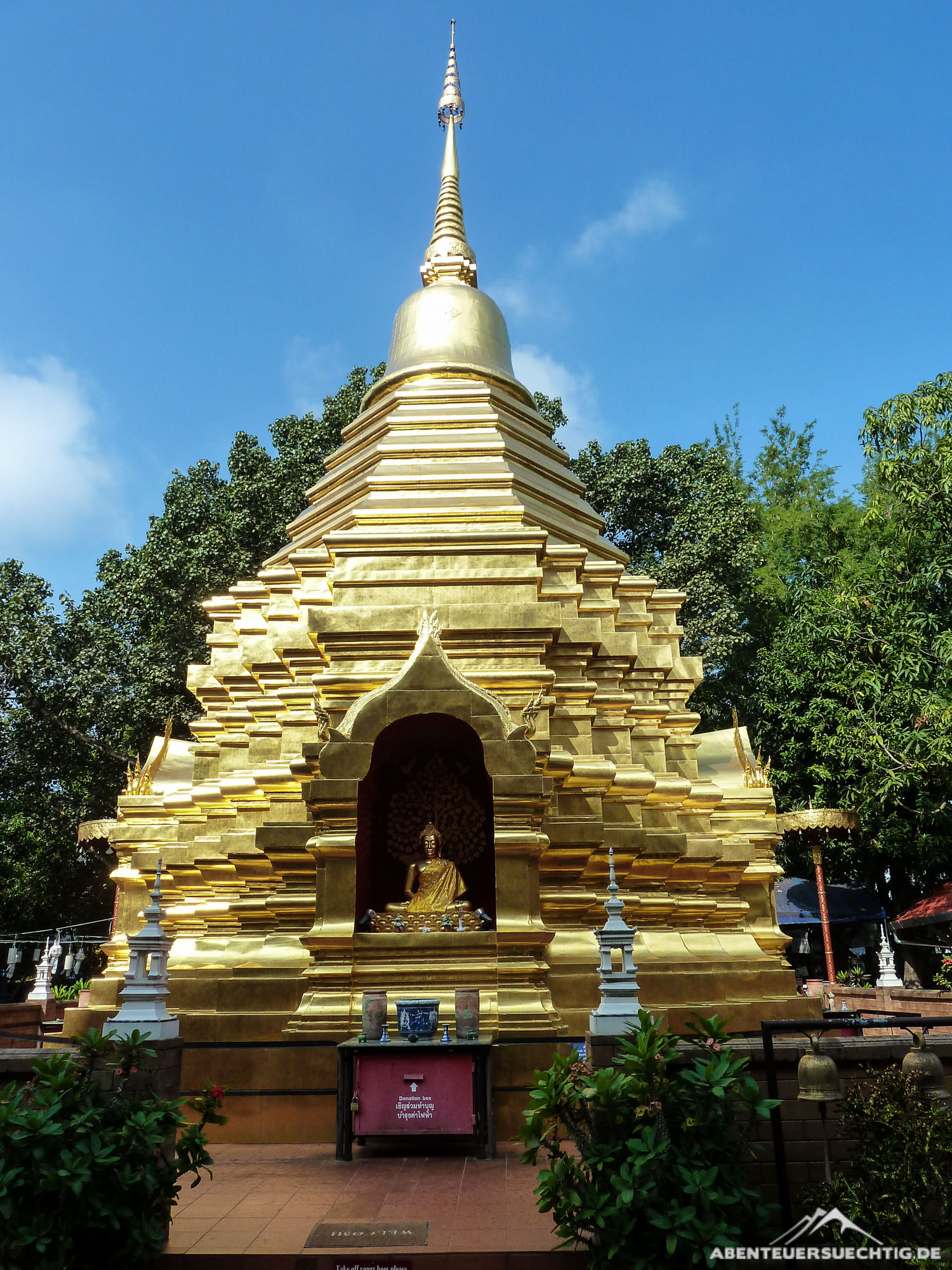 Angekommen in Chiang-Mai führte mich mein Weg an einem schönen Tempel vorbei