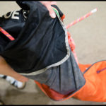 Beim Anheben der Plane rutscht das Seil einfach in den Seilsack