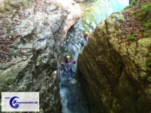 Rutscht auf natürlichen Wasserrutschen