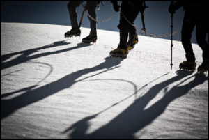 Als Seilschaft auf dem Weg zum Gipfel. Copyright: Joachim Stark