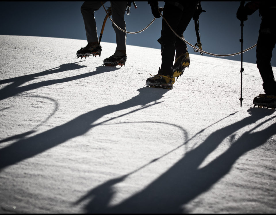 Als Seilschaft auf dem Weg zum Gipfel. Copyright: Joachim Stark