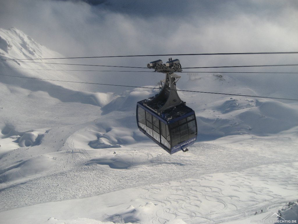 Mit der Vallugabahn geht's raus aus dem Nebel von St. Anton