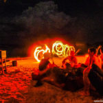 Die abendliche Feuershow am Strand gehört einfach dazu