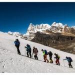 Willi schreitet langsam mit der Gruppe voran, ich laufe vor und zurück und mache Bilder