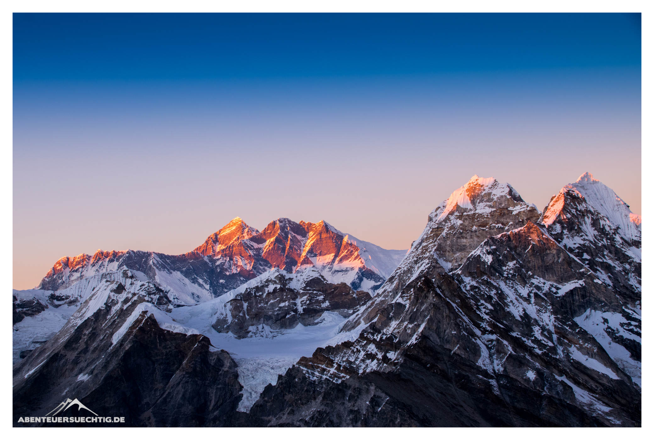 Everest und Lhotse im Abendrot
