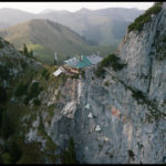 Die Tegernseer Hütte - und etwas darunter unser Nacht-Domizil.