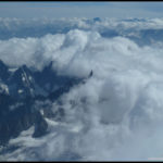 Auf der Spitze dort in der Mitte standen wir noch drei Tage vorher. Und selbst der ist 4000 Meter hoch. Sieht verschwindend klein aus!