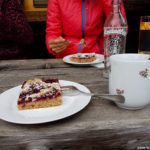 Auf der Bichl-Alm gibt es selbstgemachten Kuchen!