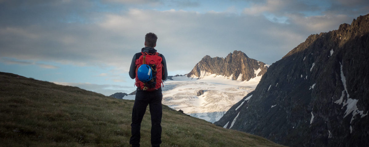 Nach den ersten Höhenmetern erhaschen wir endlich einen Blick auf die Hochwilde