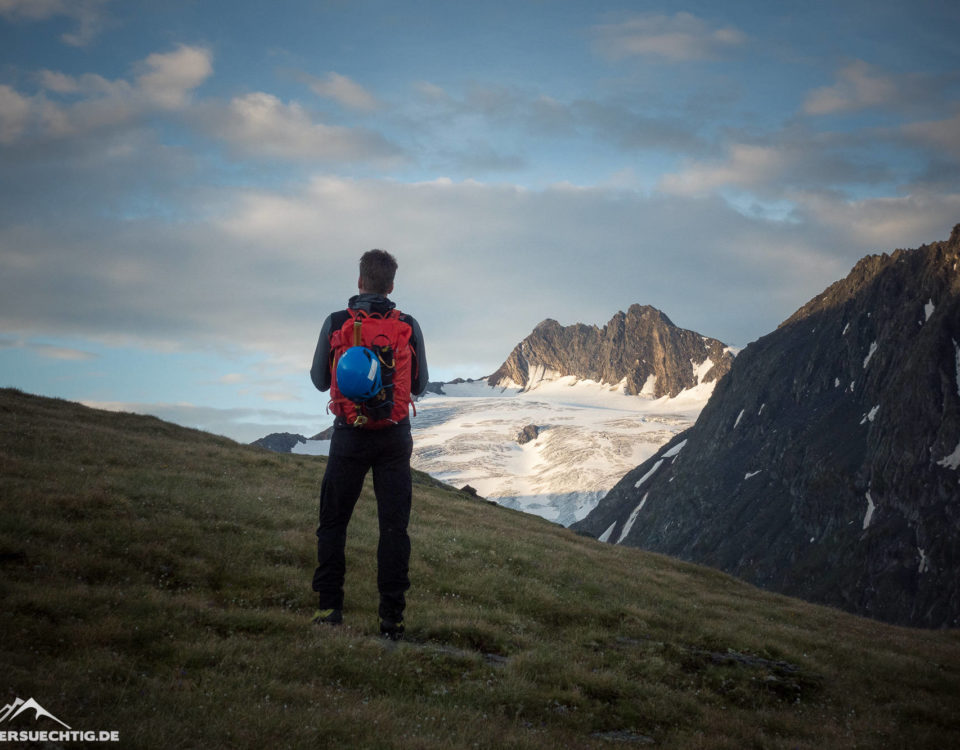 Nach den ersten Höhenmetern erhaschen wir endlich einen Blick auf die Hochwilde